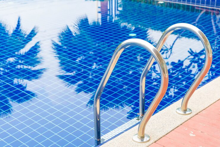 Pool cage cleaning